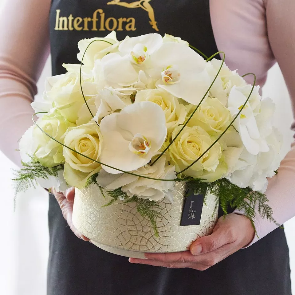 Arrangement made with the finest flowers Neutrals €125 FB23