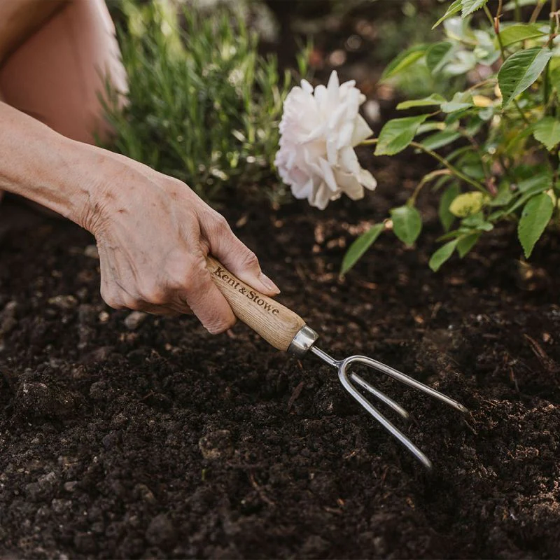 Kent and Stowe Garden Life Stainless Steel Hand 3 Prong Cultivator - Image 3